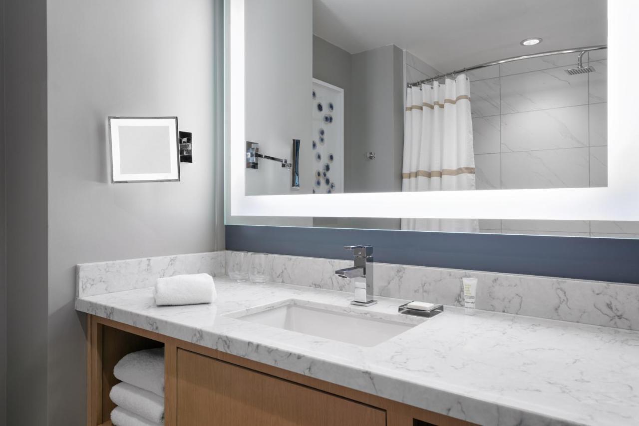 Guest room, 1 King, Ocean View, Balcony,1356317954:JPEG