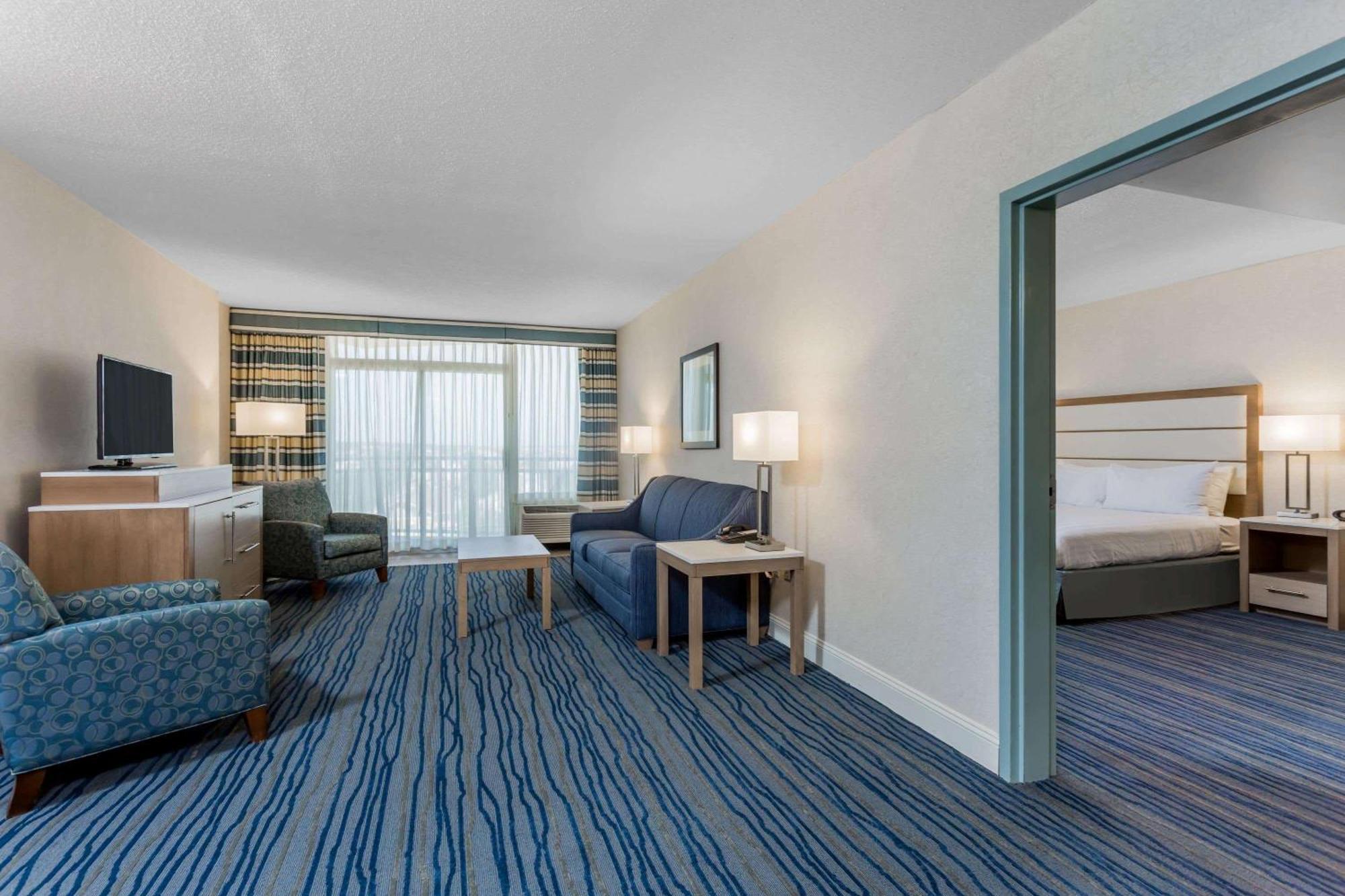 Coastal View Accessible One Bedroom Suite 2 Queen Beds