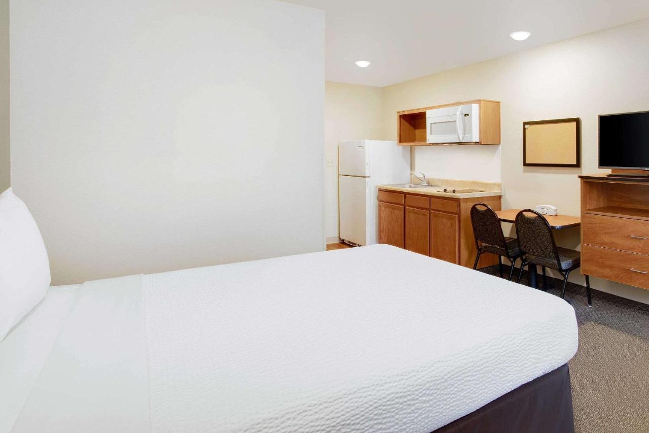 Queen Room Accessible or Non Smoking
