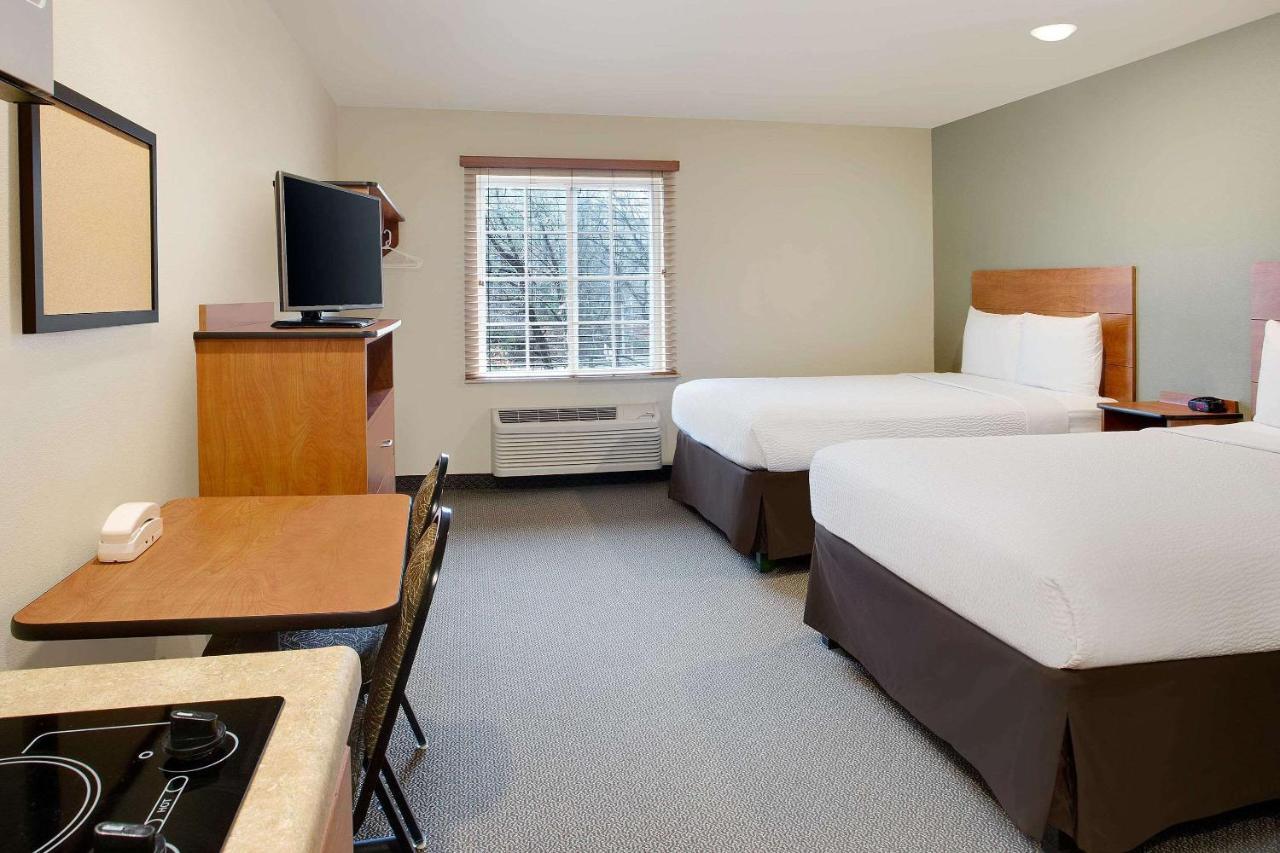 Queen Room with Two Queen Beds - Smoking