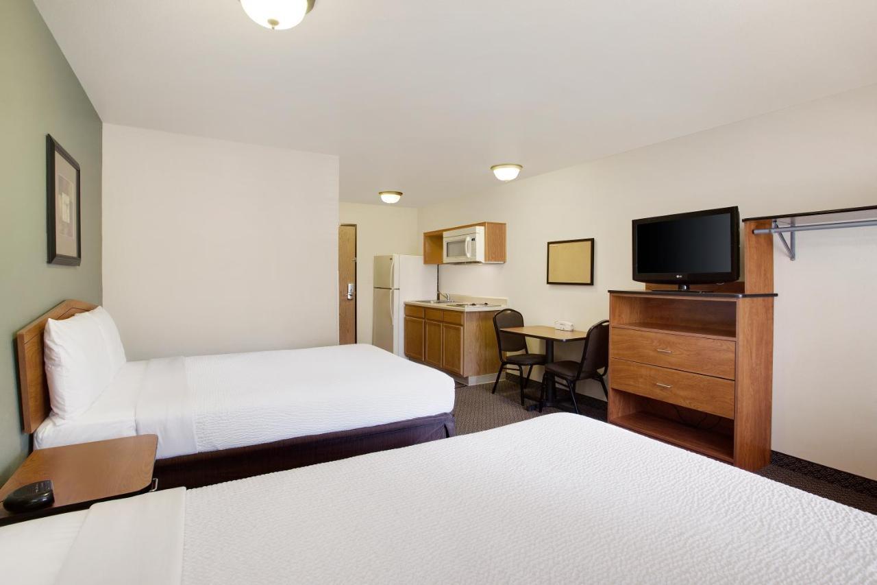 Queen Room Two Queen Beds Smoking