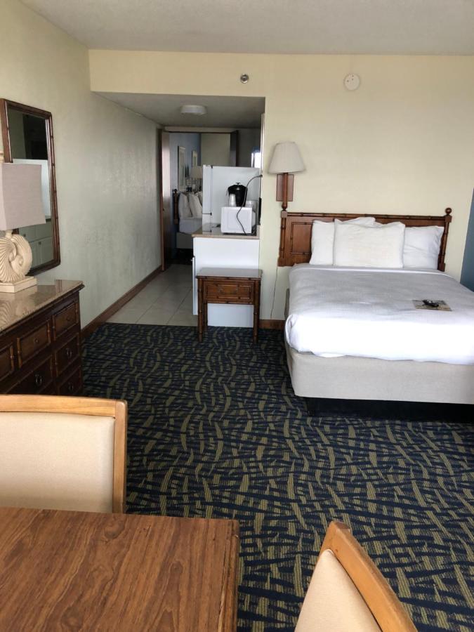 Family Room multiple Bedrooms Oceanfront Shared Deck