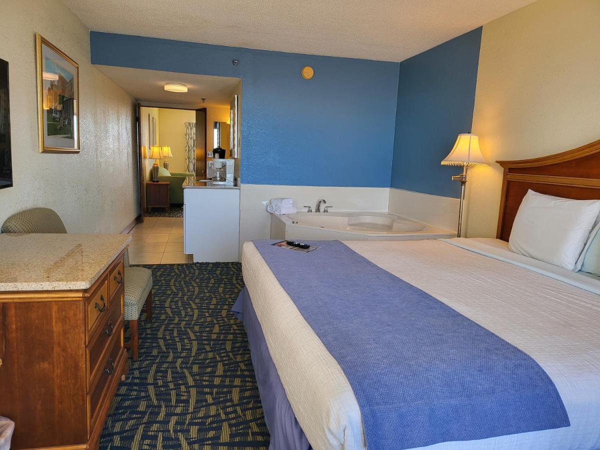 King Suite spa bath Oceanfront Private Balcony