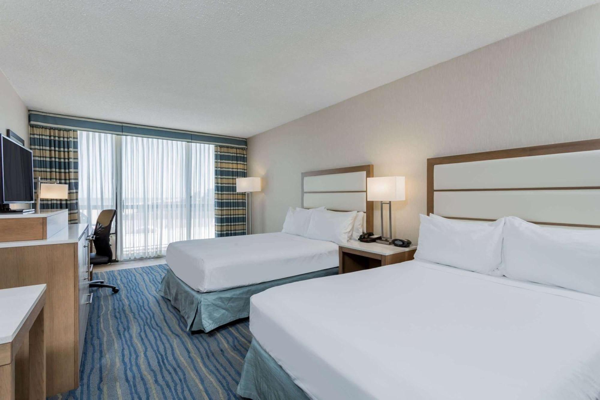 Coastal View Accessible One Bedroom Suite 2 Queen Beds