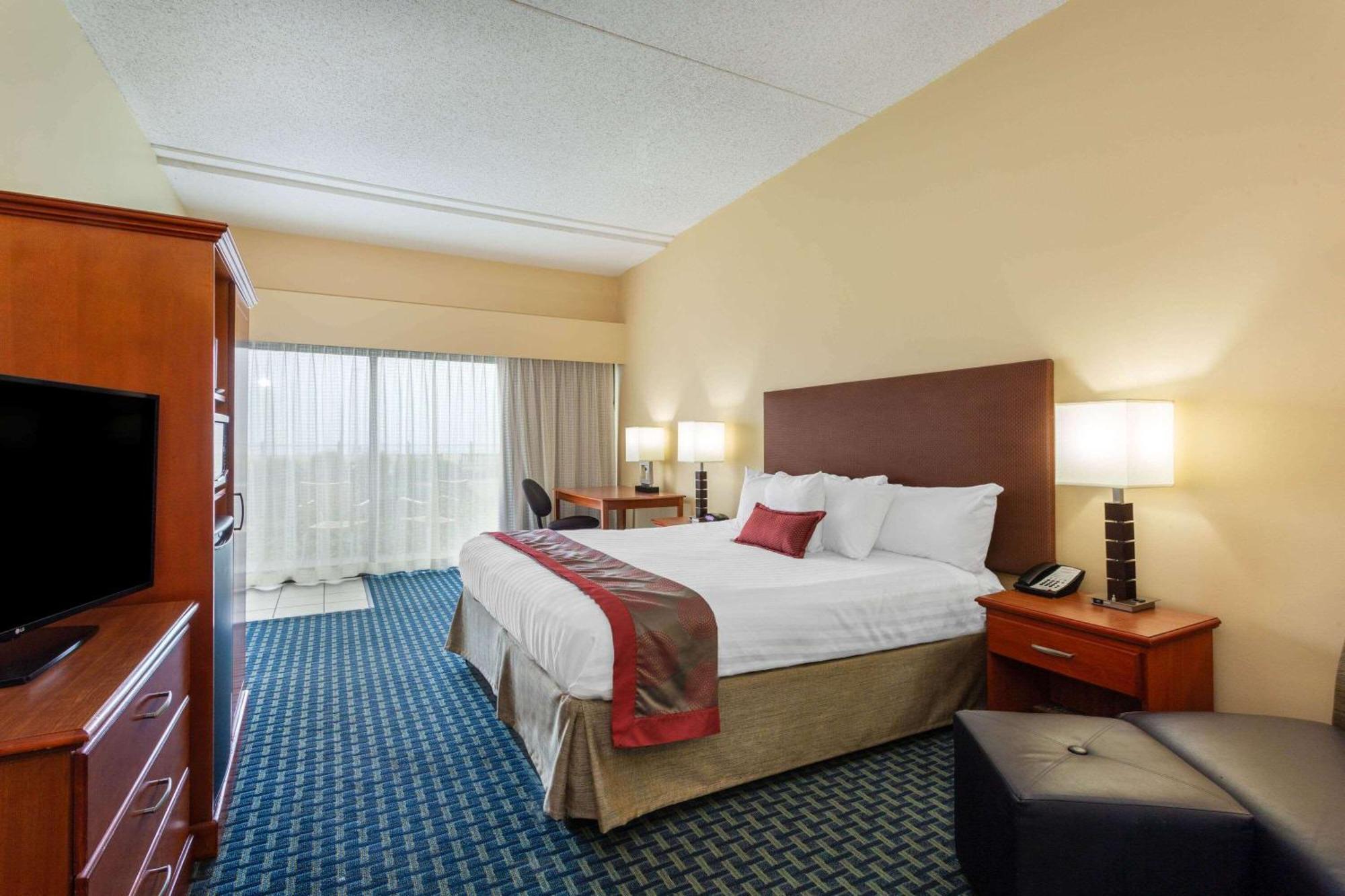 King Room Oceanfront View First Floor or Mobility Accessible or Non-Smoking
