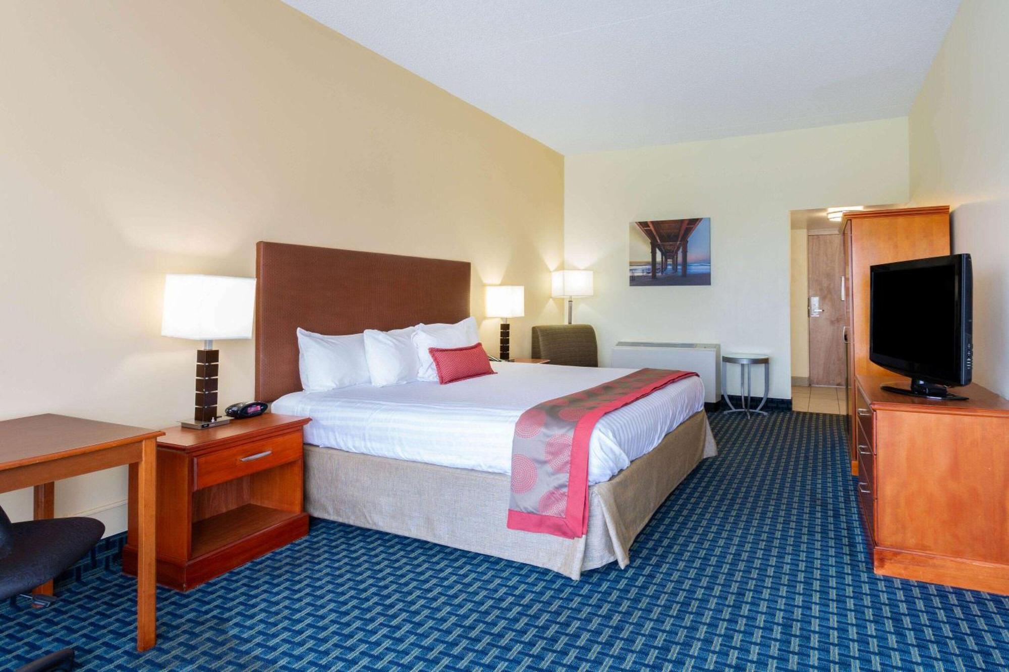 King Room Oceanfront View First Floor or Non-Smoking