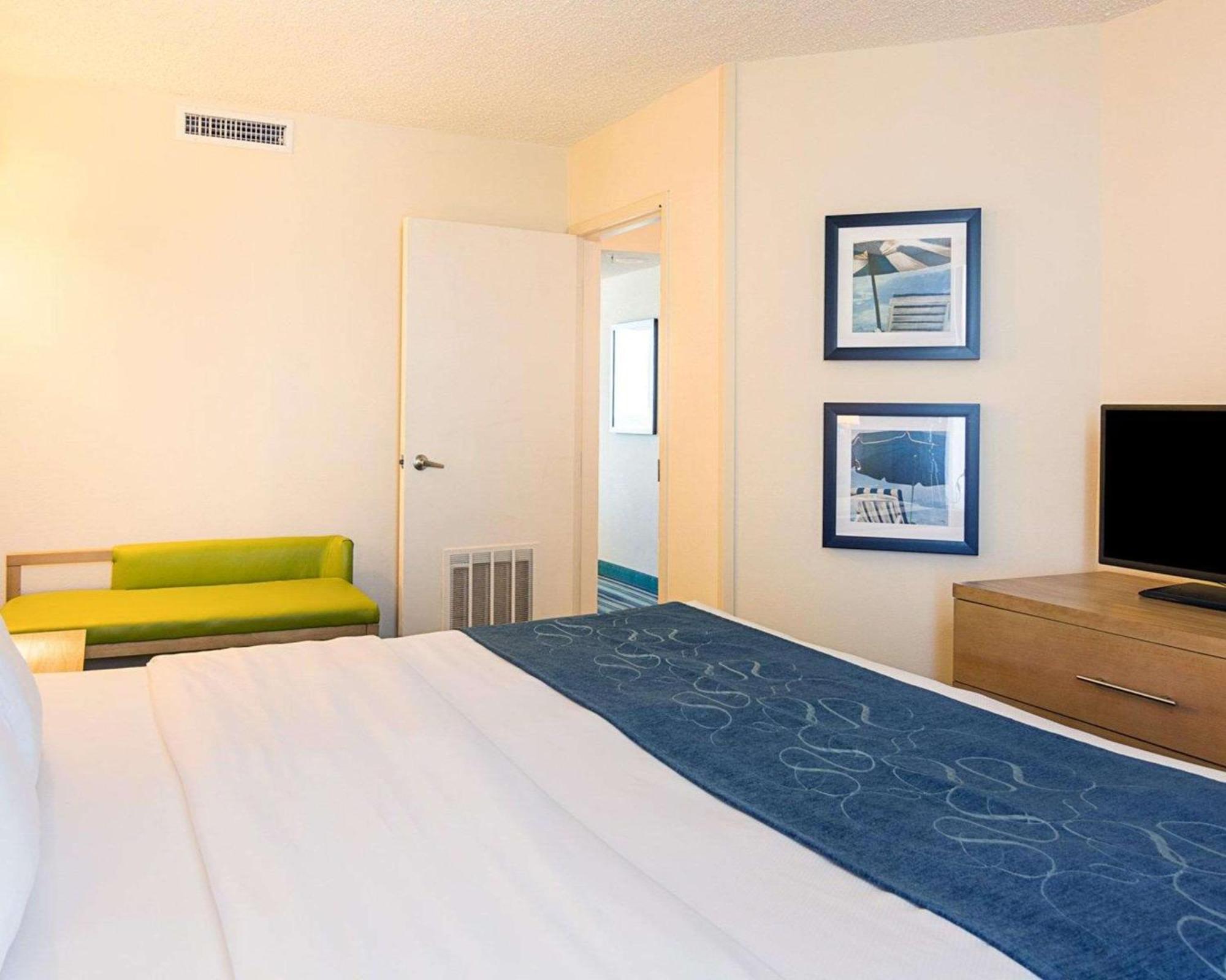 King Suite Ocean Front with Sofa Bed - Non-Smoking