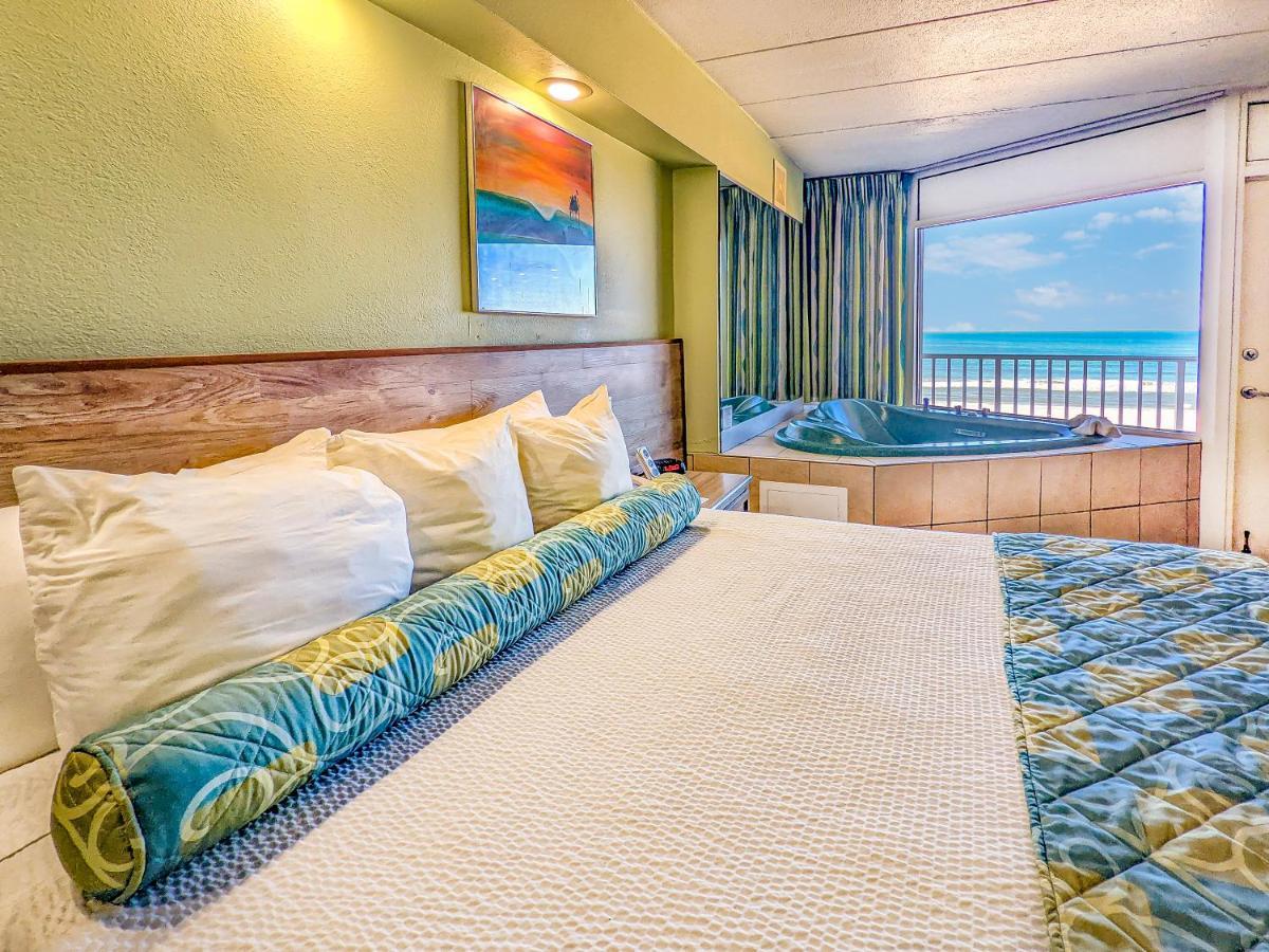 Oceanfront King Whirlpool room