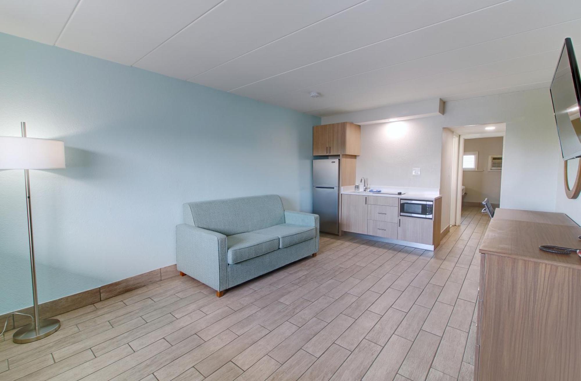 Deluxe  Suite - Non-Smoking,1499551051:JPEG