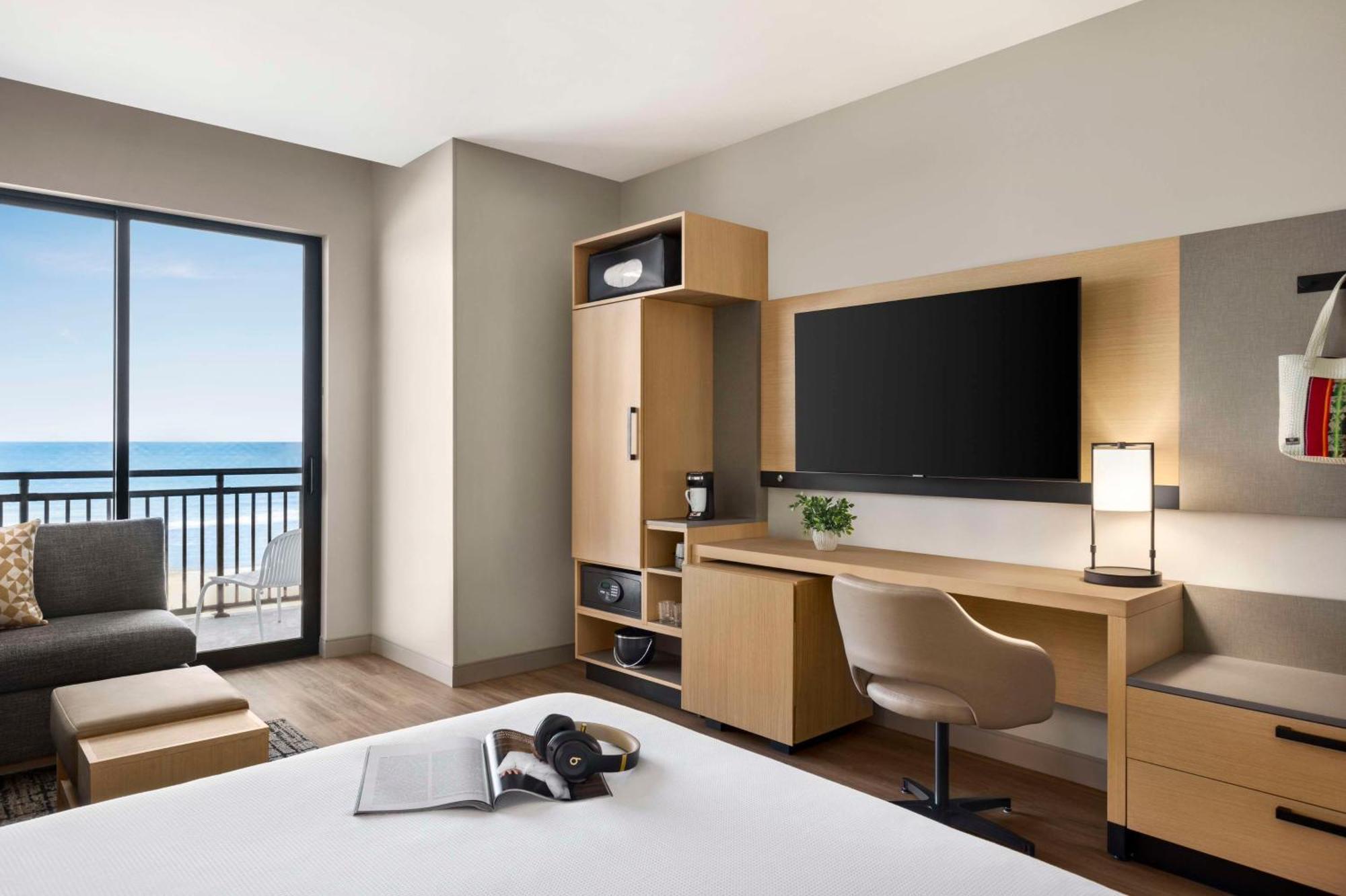 Oceanfront King Room Sofa Bed