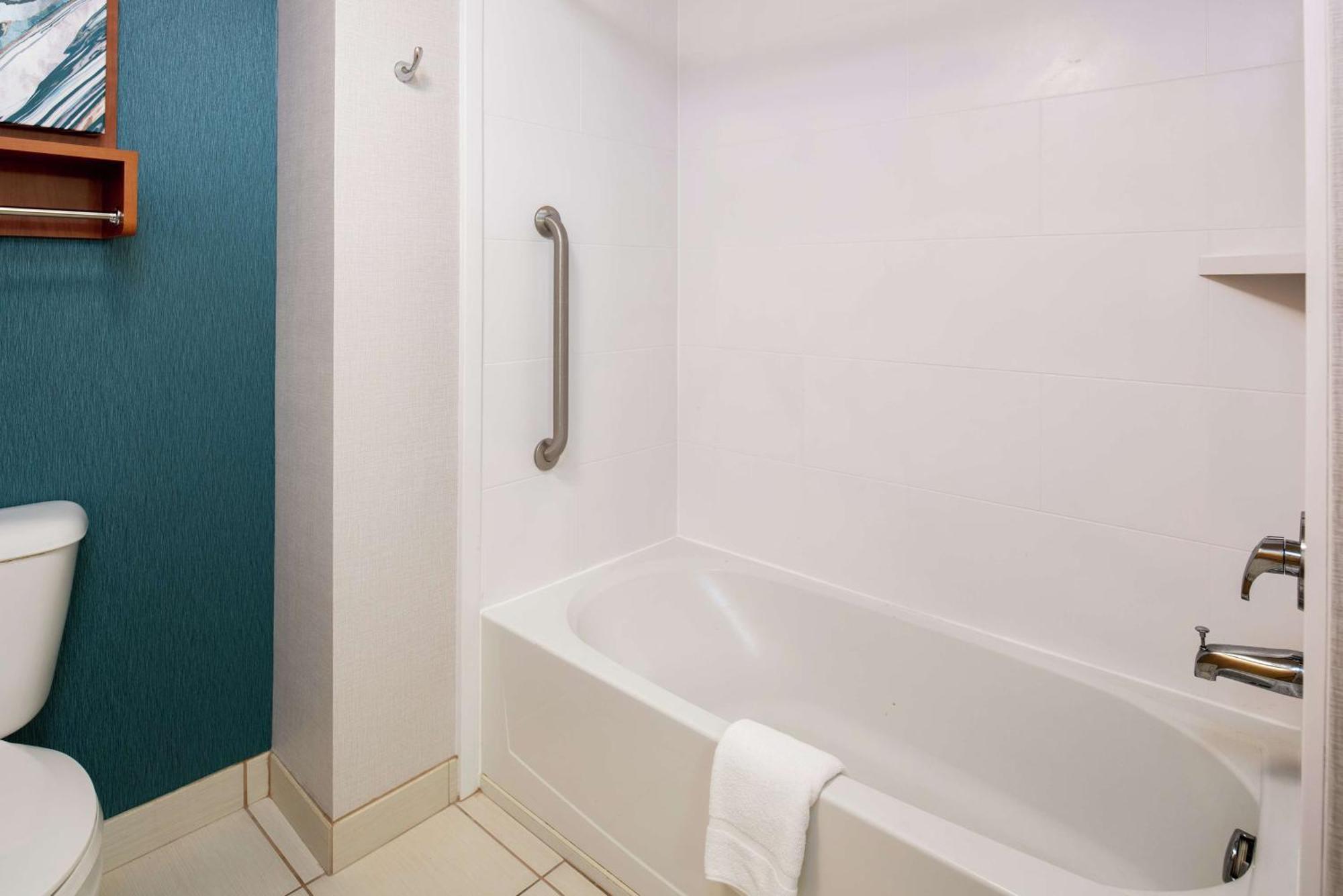 One-Bedroom Queen Suite with Two Queen Beds - Non-Smoking