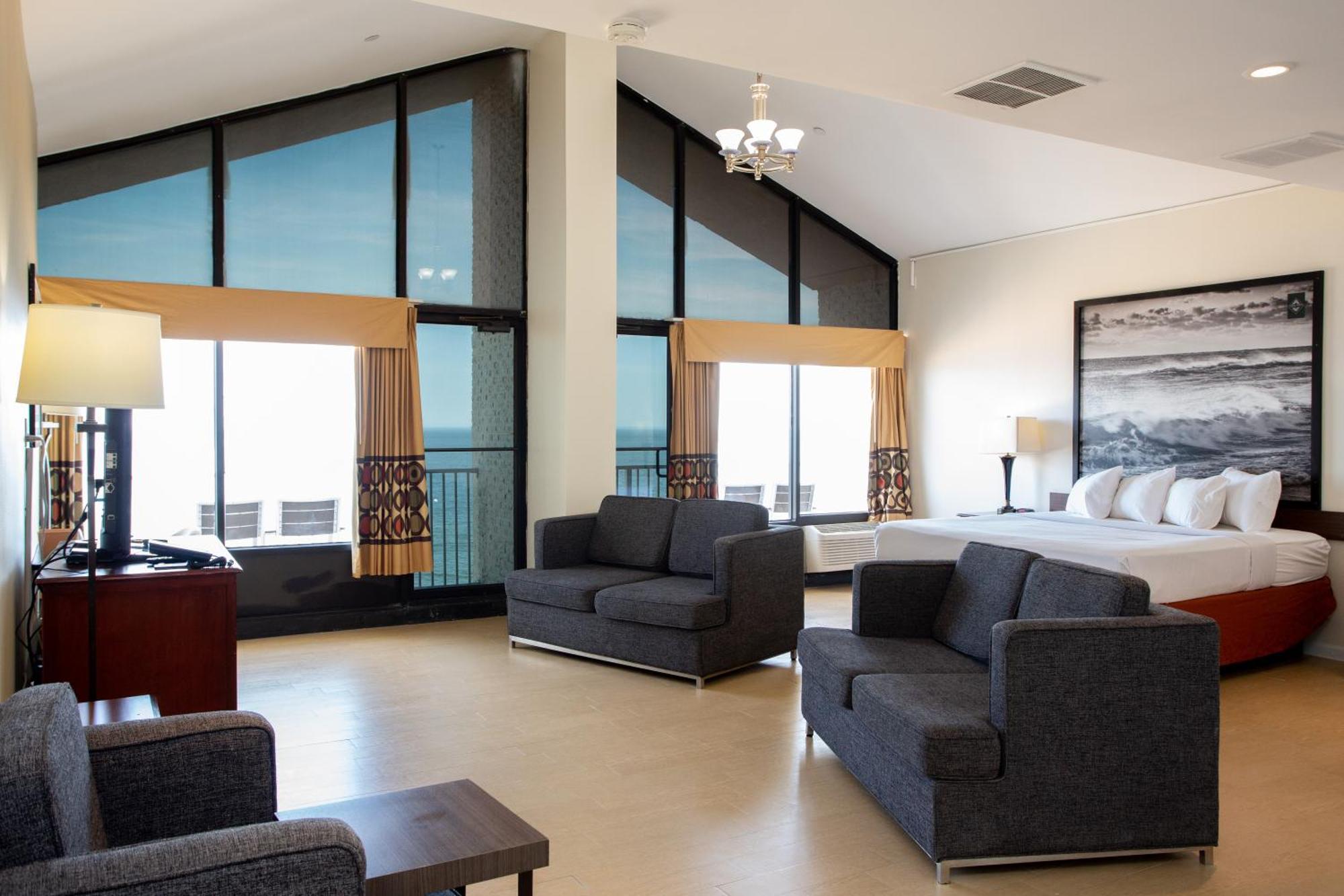 King Suite Non-Smoking Oceanfront