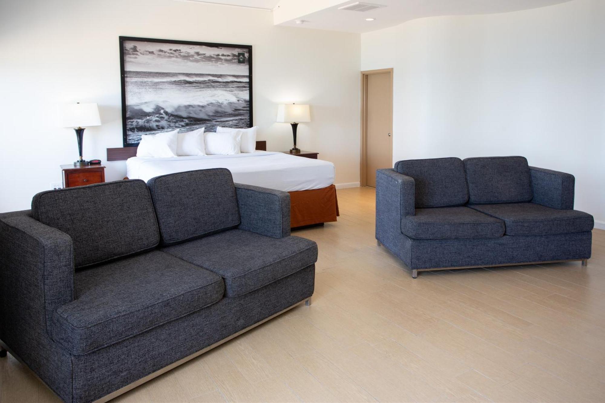 King Suite Non-Smoking Oceanfront