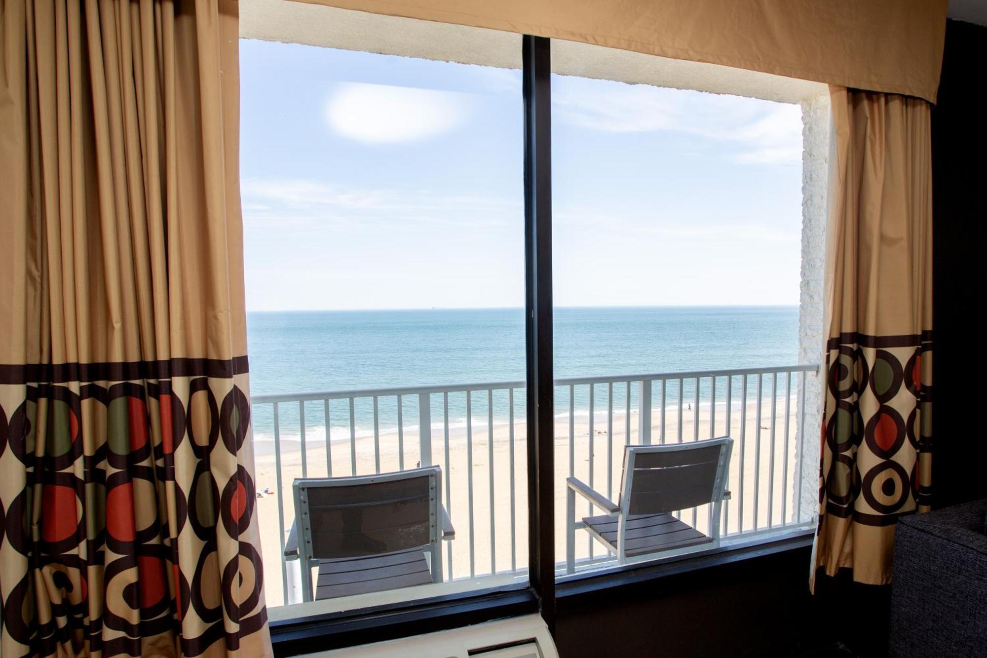 Superior King Room Non-Smoking Oceanfront