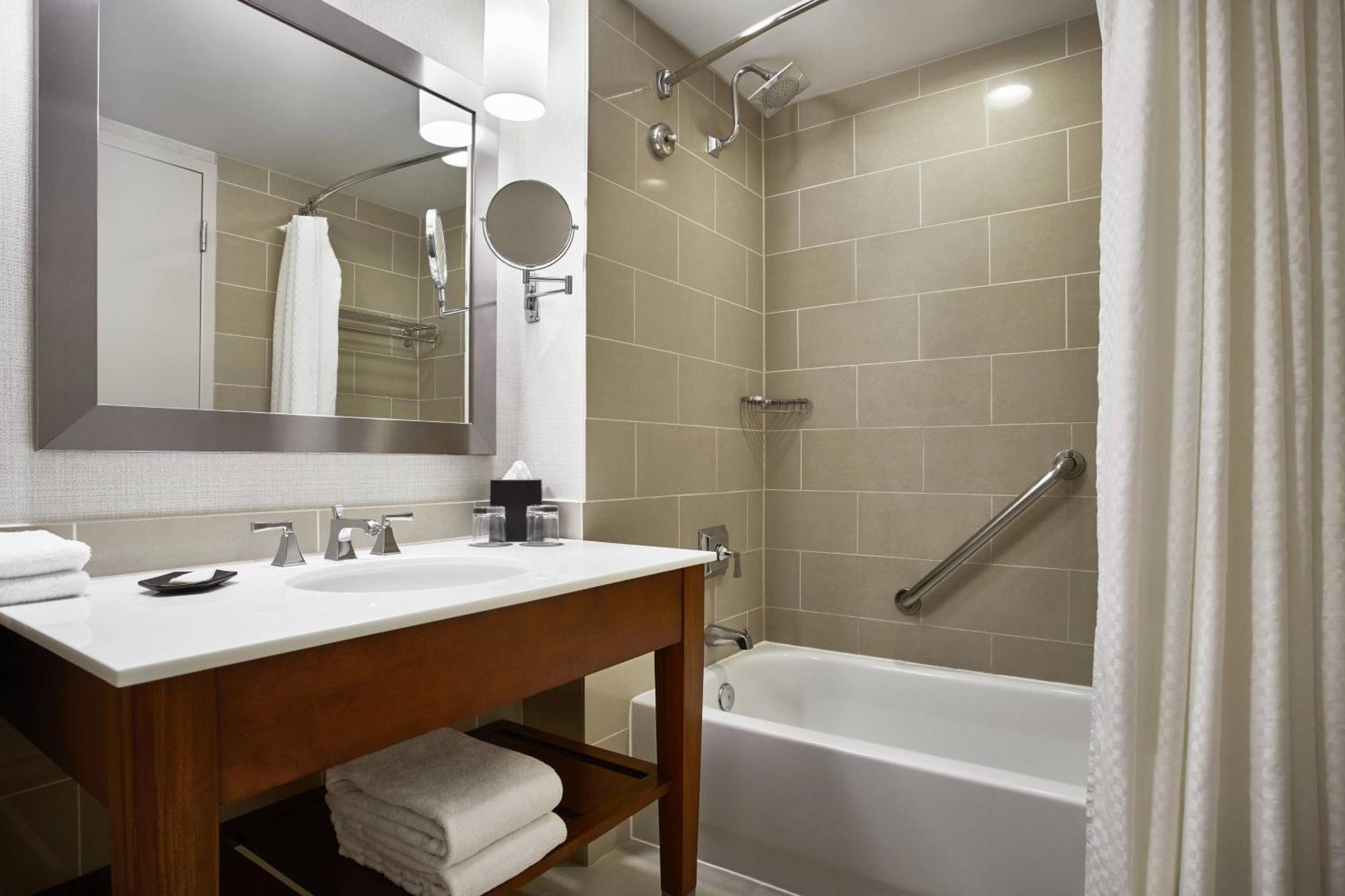 Guest room, 2 Queen beds,1634400992:JPEG