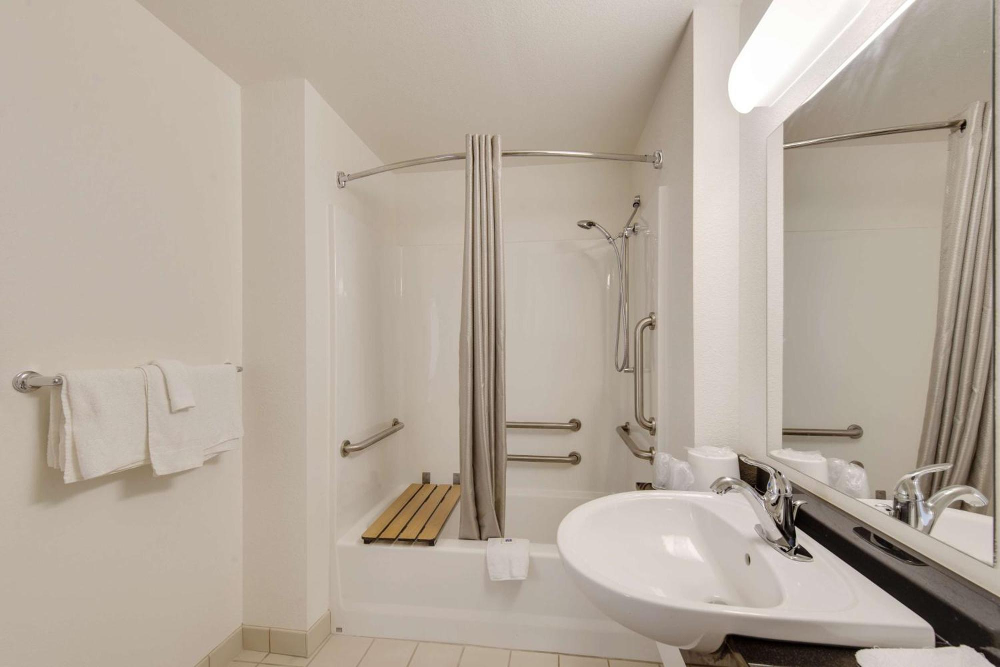 Quadruple Room - Disability Access - Non-Smoking,917930209:JPEG