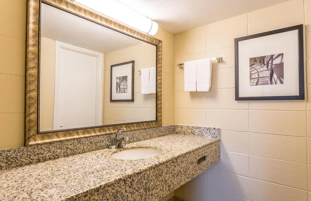 Howard Johnson By Wyndham Virginia Beach At The Beach-1
