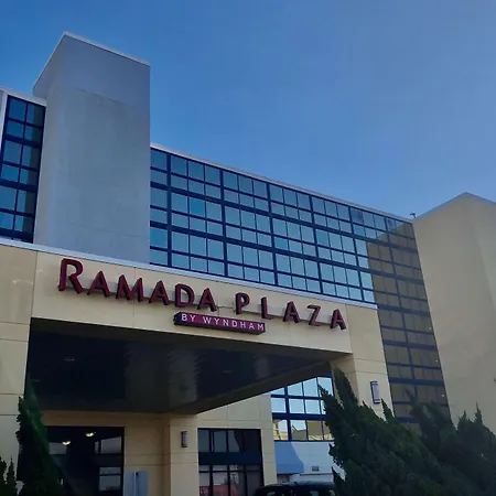 Ramada By Wyndham Virginia Beach-3