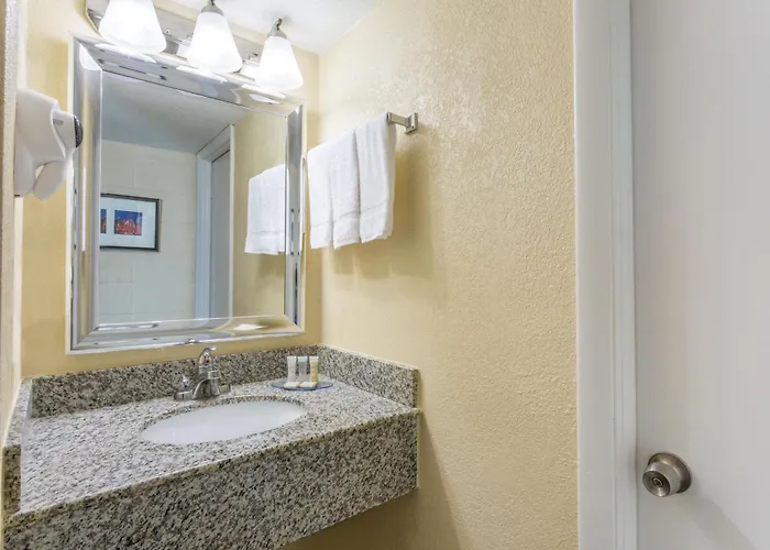 Howard Johnson By Wyndham Virginia Beach At The Beach